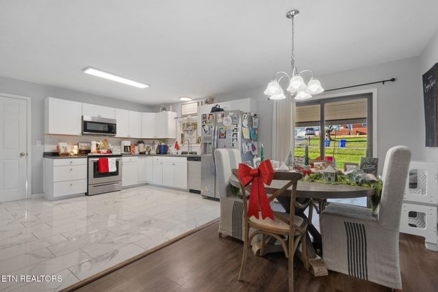 319 Meadowview Drive, Harriman, TN 37748