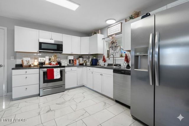 319 Meadowview Drive, Harriman, TN 37748