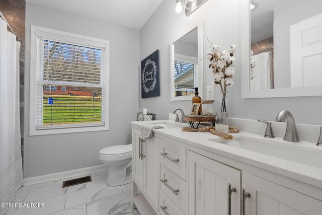 319 Meadowview Drive, Harriman, TN 37748