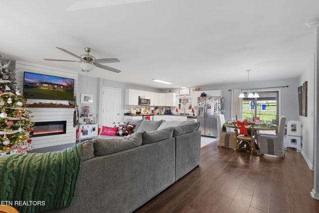 319 Meadowview Drive, Harriman, TN 37748