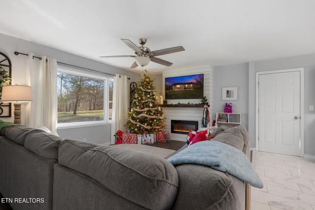 319 Meadowview Drive, Harriman, TN 37748