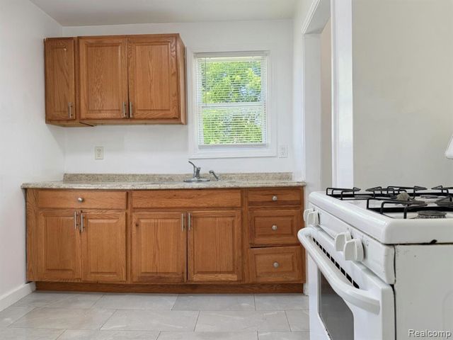 7746 Rosemont Avenue, Detroit, MI 48228