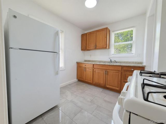 7746 Rosemont Avenue, Detroit, MI 48228