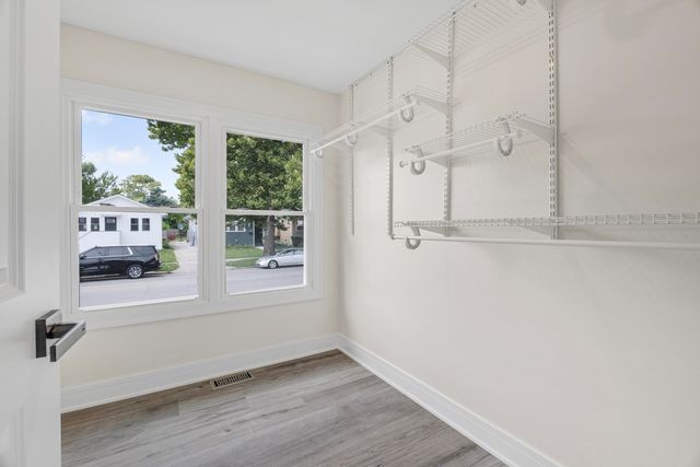 1927 S 17th Avenue, Broadview, IL 60155