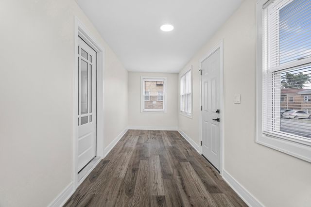 1927 S 17th Avenue, Broadview, IL 60155