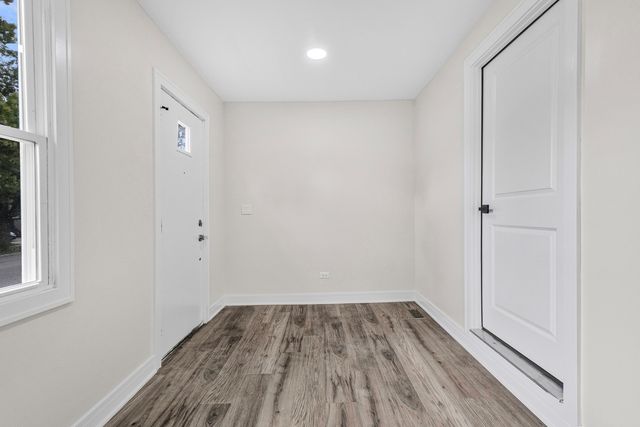 1927 S 17th Avenue, Broadview, IL 60155