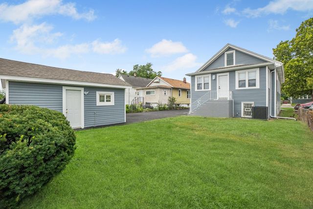 1927 S 17th Avenue, Broadview, IL 60155