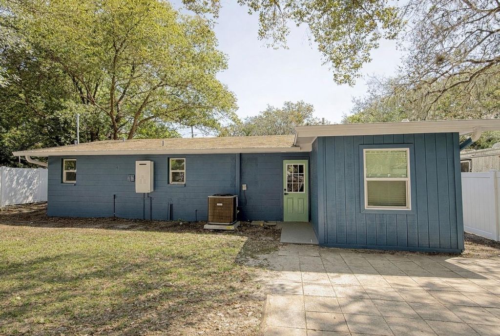 Image 15 of property listing at 4515 5TH STREET, Zephyrhills, FL 33542