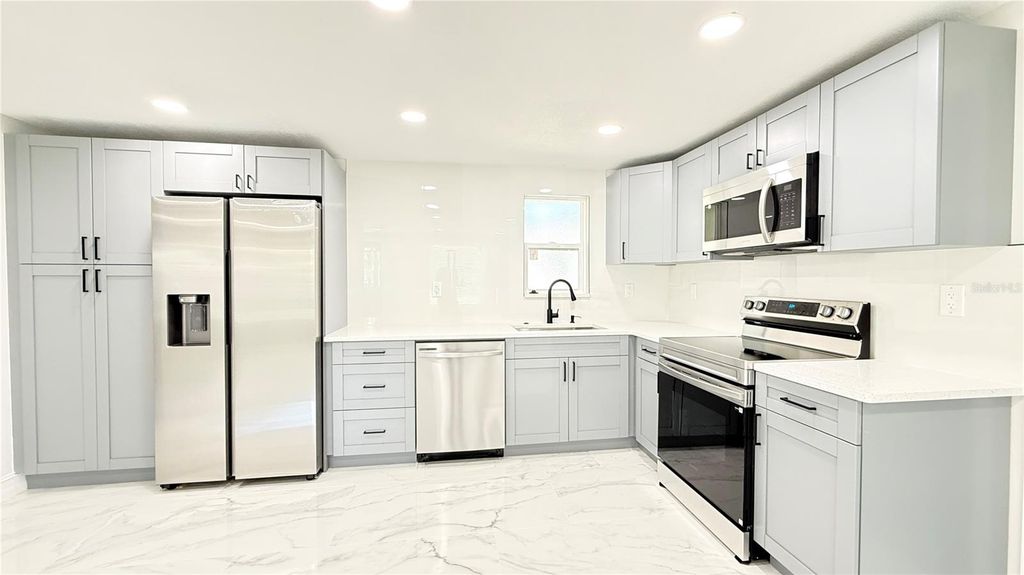 Image 3 of property listing at 4515 5TH STREET, Zephyrhills, FL 33542