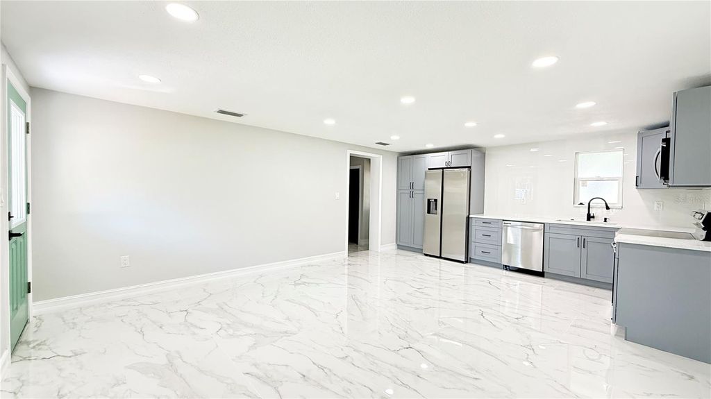 Image 6 of property listing at 4515 5TH STREET, Zephyrhills, FL 33542