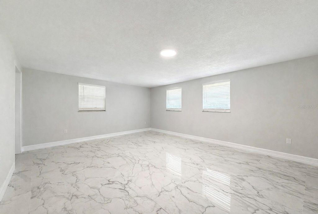 Image 8 of property listing at 4515 5TH STREET, Zephyrhills, FL 33542