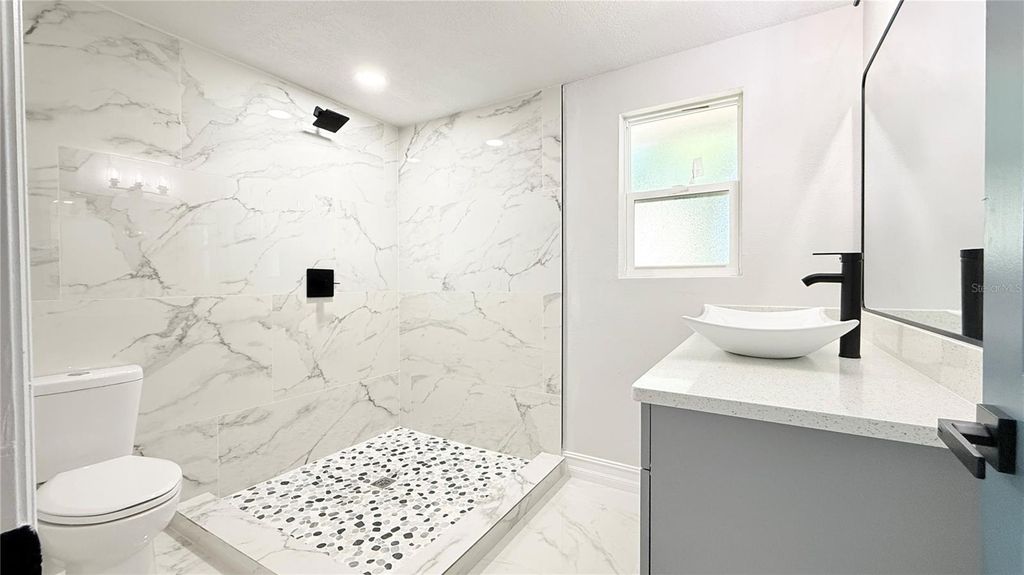 Image 10 of property listing at 4515 5TH STREET, Zephyrhills, FL 33542