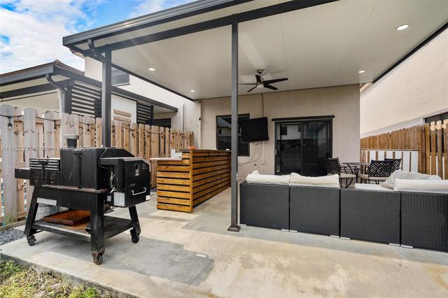 25217 SW 107th Ct, Homestead, FL 33032