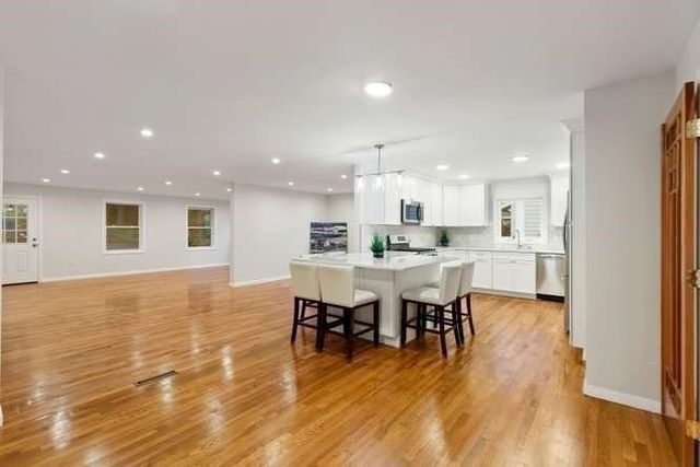 96 Old Essex Rd, Manchester, MA 01944