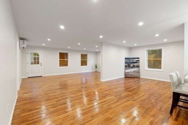96 Old Essex Rd, Manchester, MA 01944