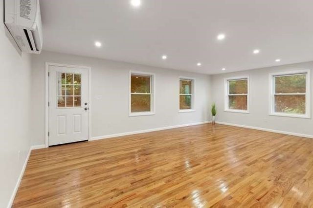 96 Old Essex Rd, Manchester, MA 01944