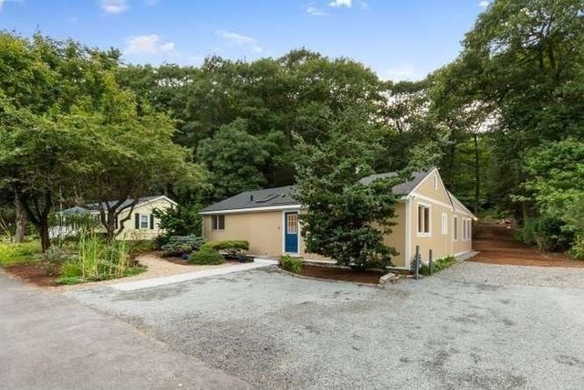 96 Old Essex Rd, Manchester, MA 01944