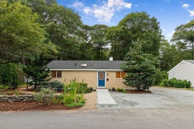96 Old Essex Rd, Manchester, MA 01944