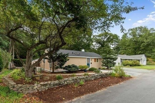96 Old Essex Rd, Manchester, MA 01944