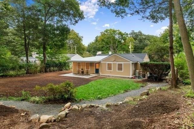 96 Old Essex Rd, Manchester, MA 01944