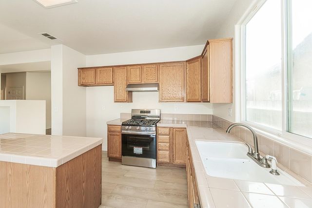 2721 Holland Ave, Clovis, CA 93611