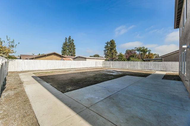 2721 Holland Ave, Clovis, CA 93611