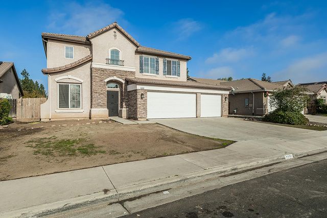2721 Holland Ave, Clovis, CA 93611