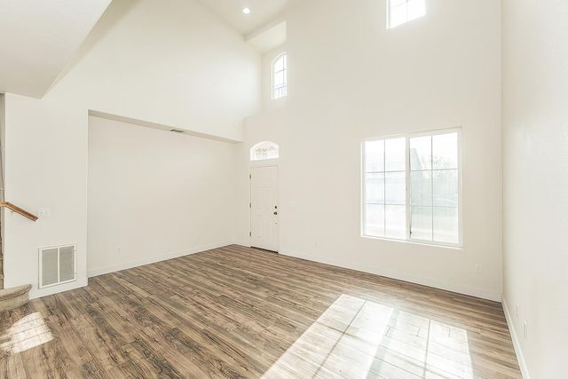 2721 Holland Ave, Clovis, CA 93611