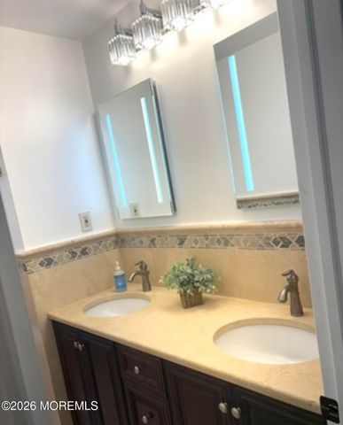 29 Greenleaf Drive, Manalapan, NJ 07726