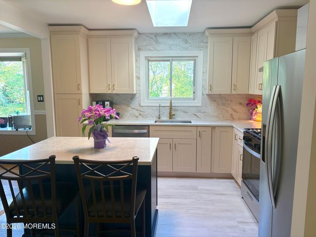 29 Greenleaf Drive, Manalapan, NJ 07726