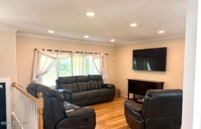 29 Greenleaf Drive, Manalapan, NJ 07726
