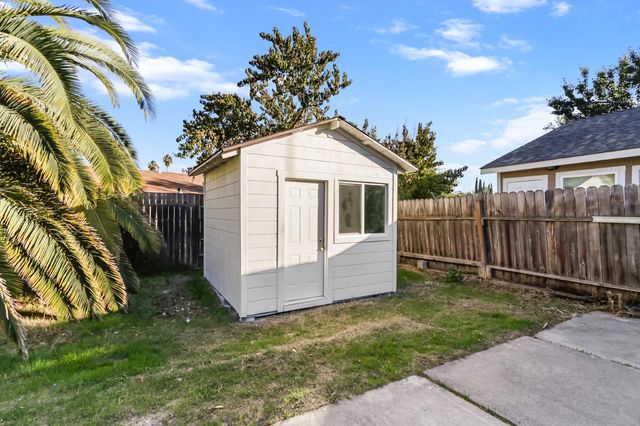 8169 Valley Green Dr, Sacramento, CA 95823