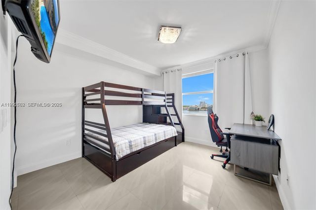 17150 N Bay Rd 2705, Sunny Isles Beach, FL 33160