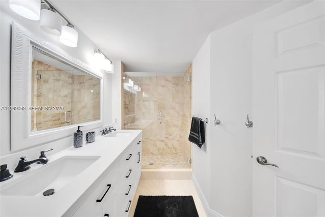 17150 N Bay Rd 2705, Sunny Isles Beach, FL 33160