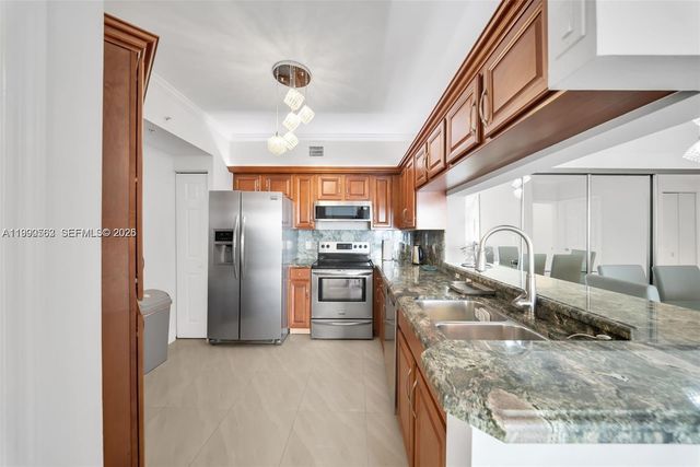 17150 N Bay Rd 2705, Sunny Isles Beach, FL 33160