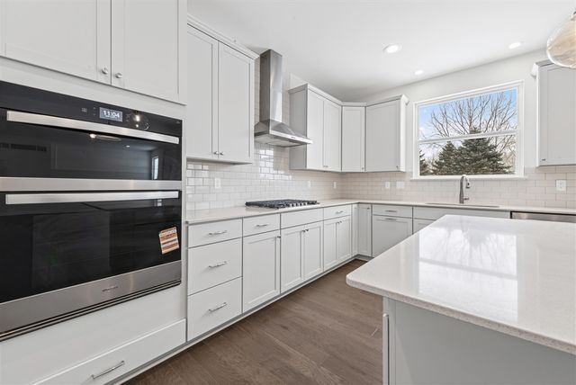 28510 Coyote Court, New Hudson, MI 48165