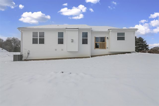 28510 Coyote Court, New Hudson, MI 48165