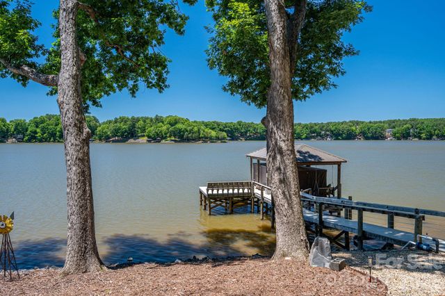 1017 Peninsula Drive, Belmont, NC 28012