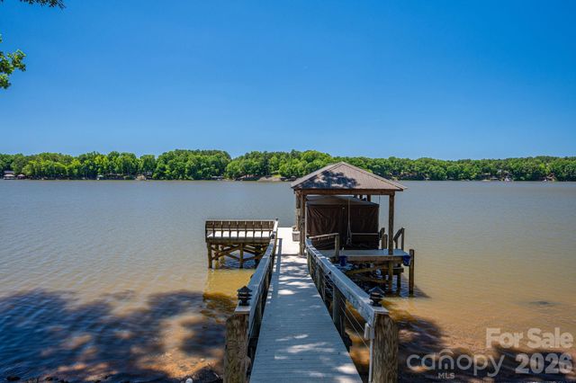 1017 Peninsula Drive, Belmont, NC 28012