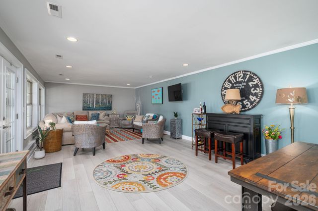 1017 Peninsula Drive, Belmont, NC 28012