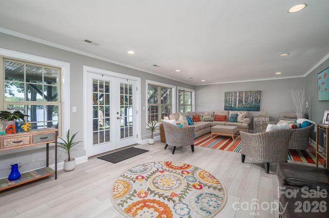 1017 Peninsula Drive, Belmont, NC 28012