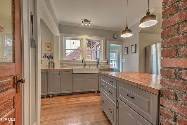 722 Lawrence Avenue, Bristol, VA 24201