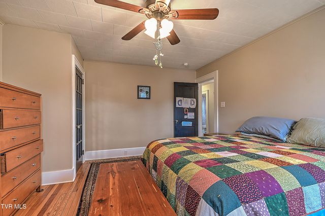 722 Lawrence Avenue, Bristol, VA 24201