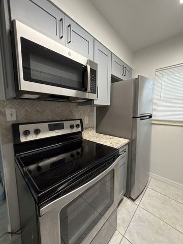 827 SKY LAKE CIRCLE A, Orlando, FL 32809