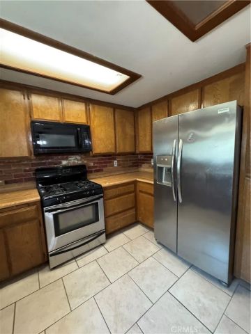 9765 Sycamore, Fontana, CA 92335