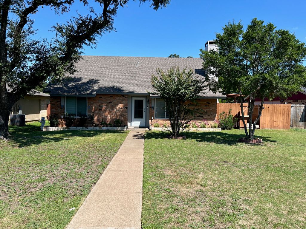 2913 Bonanza Lane, Garland, TX 75042