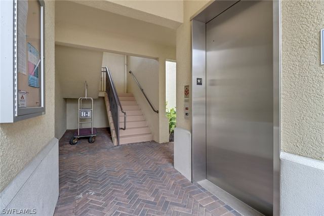 985 Sandpiper ST I204, Naples, FL 34102