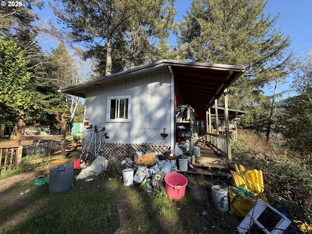 17615 BROWN DEER Ln, Brookings, OR 97415
