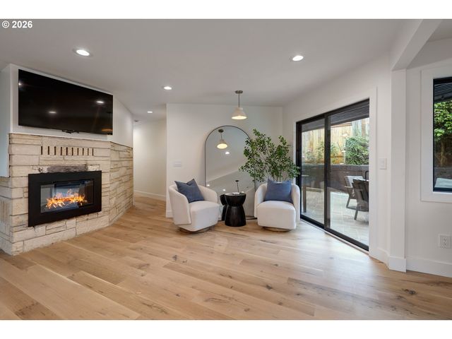 8115 Sw ERNST Rd, Portland, OR 97225