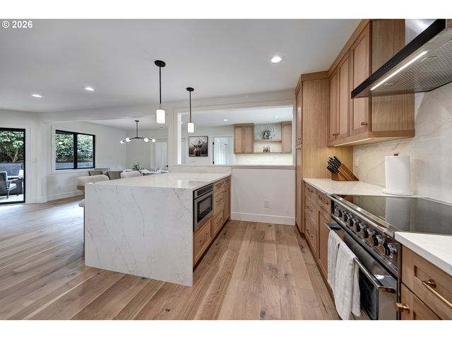8115 Sw ERNST Rd, Portland, OR 97225